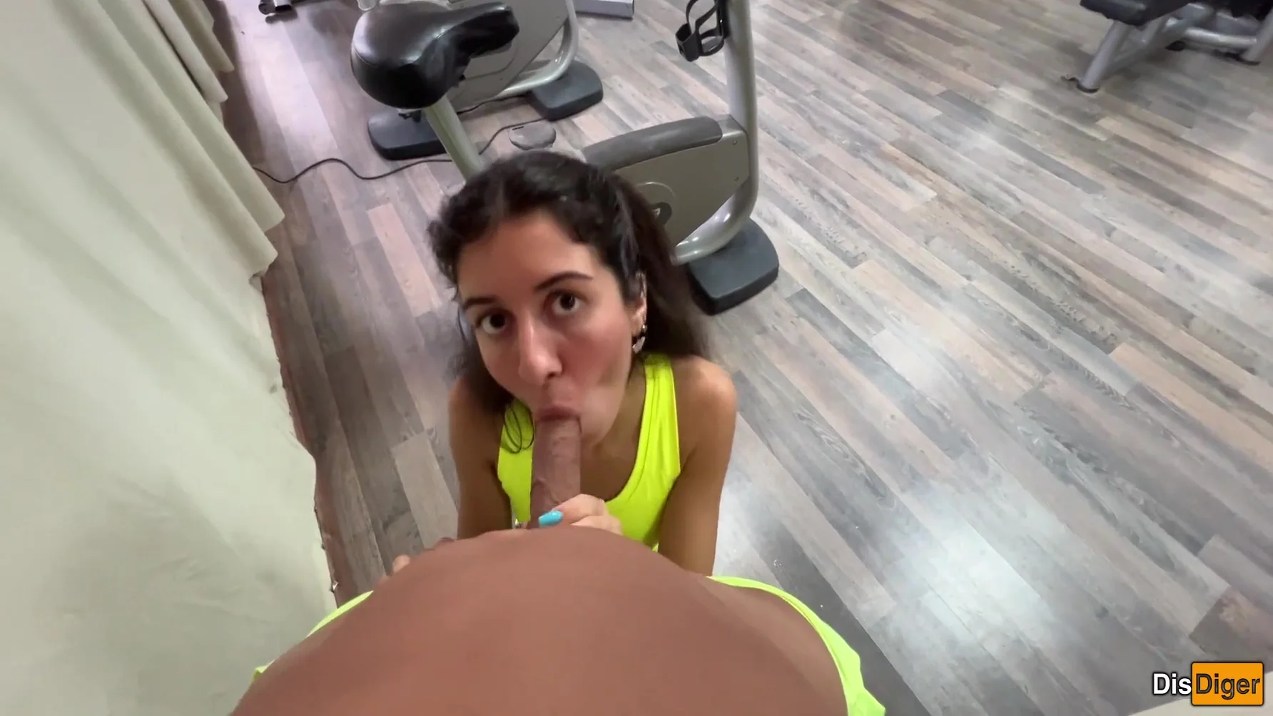 Quick Sex In The Gym - Risky Fuck