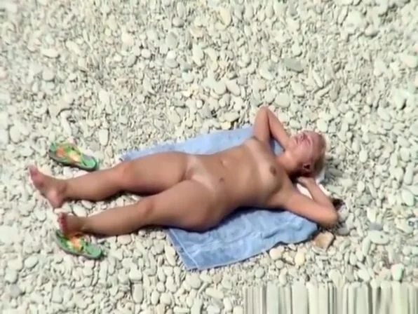 Nudist woman refresh in the water