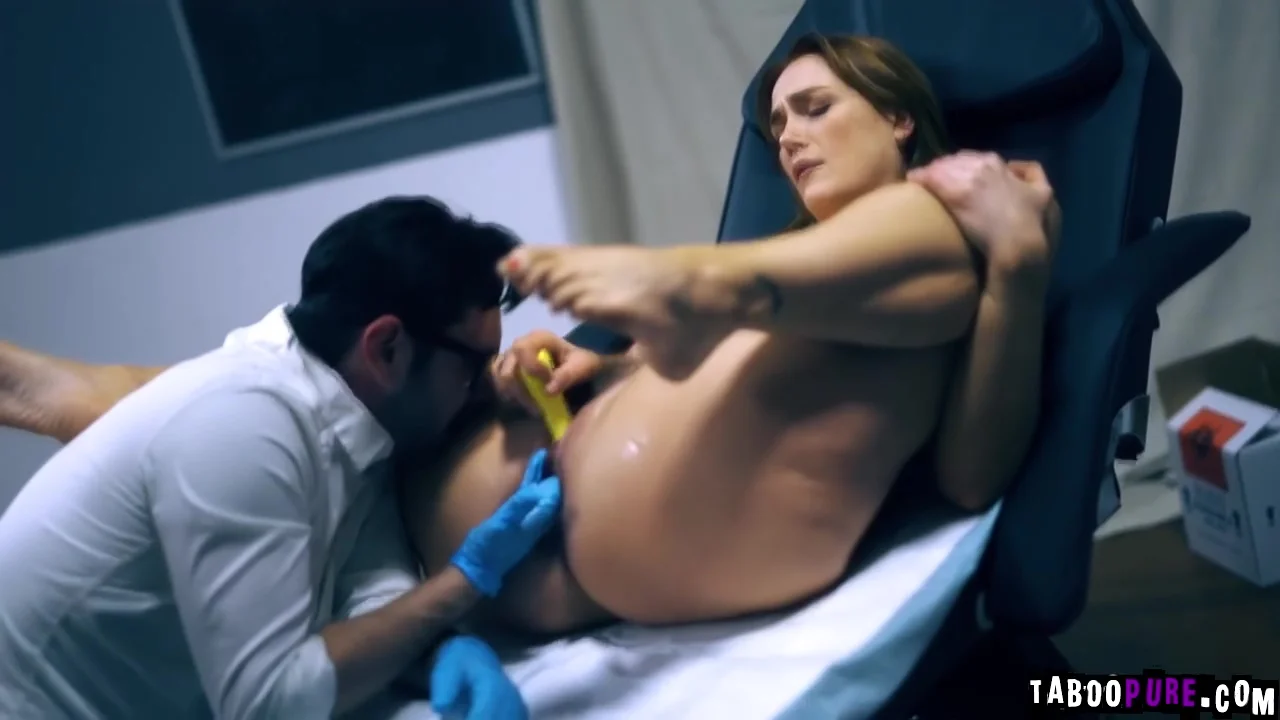 Doctor Fingering Siri Dahls Sweet Muffin And Makes Her