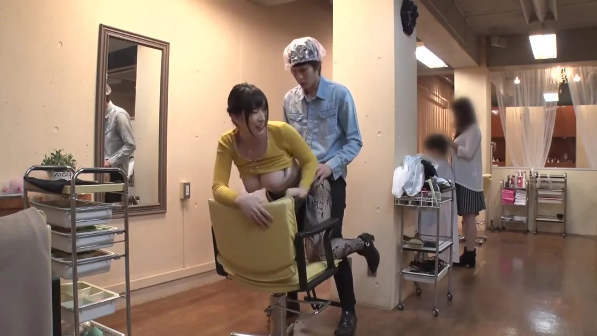 Japanese Mature Milf With Huge Natural Tits And Big Butts Got Her Wet Pussy Fucked So Hard And Got Orgasm