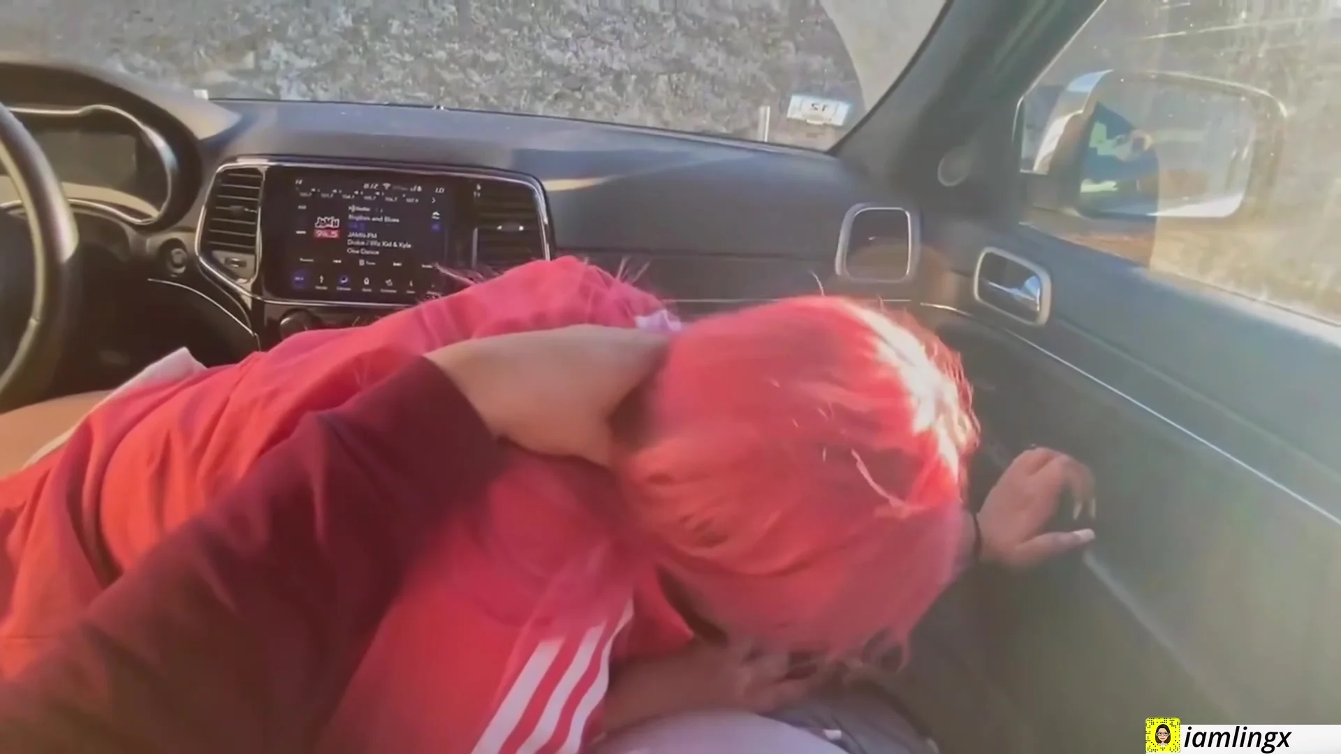 She Left Her Boyfriend In The Club To Give A Extra Sloppy Blowjob In Car