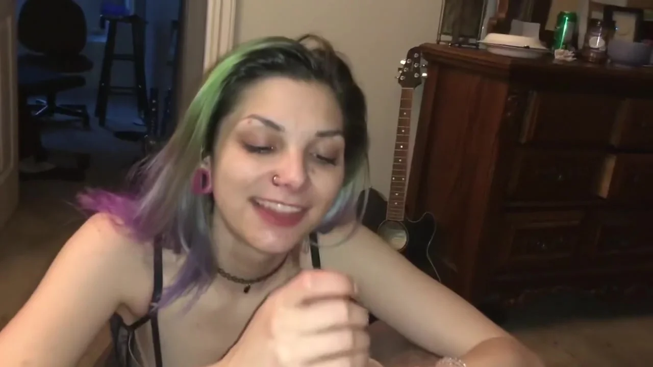 Cute college girl goes hard on stranger