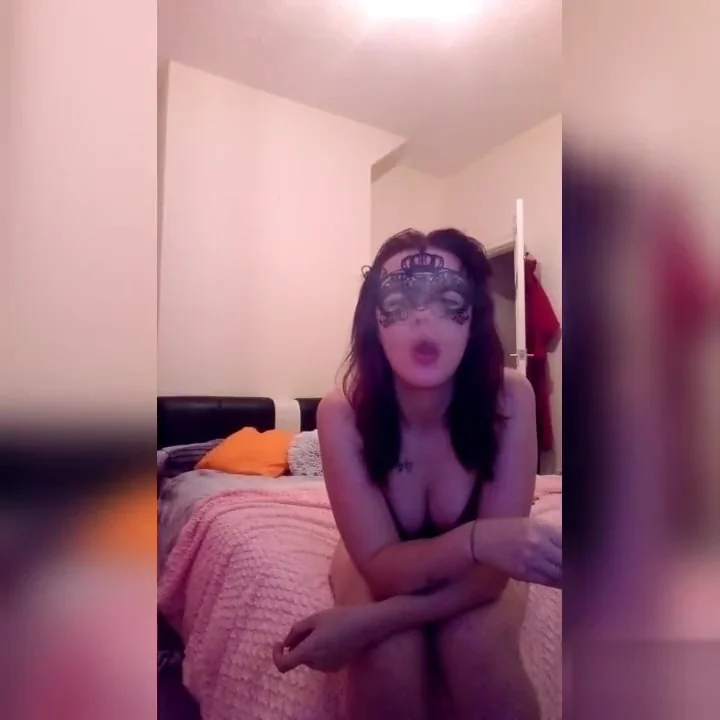 Hot teen 18+ showing off ass and smoking fetish