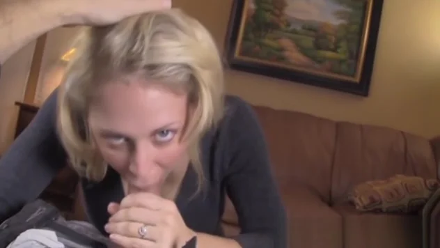 BLONDE BLOWJOB DRIPPING CUM IN MOUTH