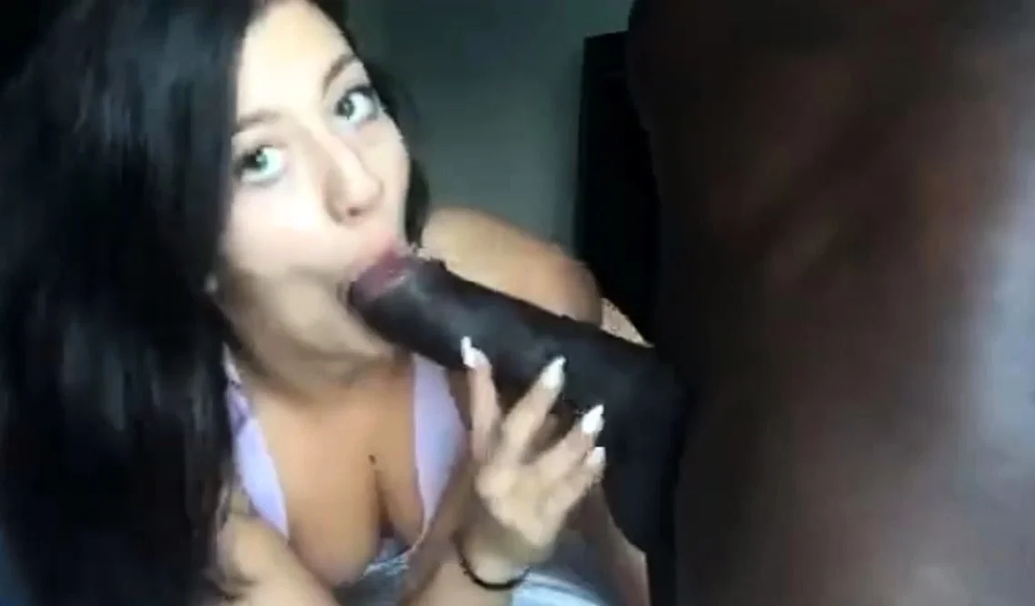 Attractive US Brunette Milf Has A Dark B