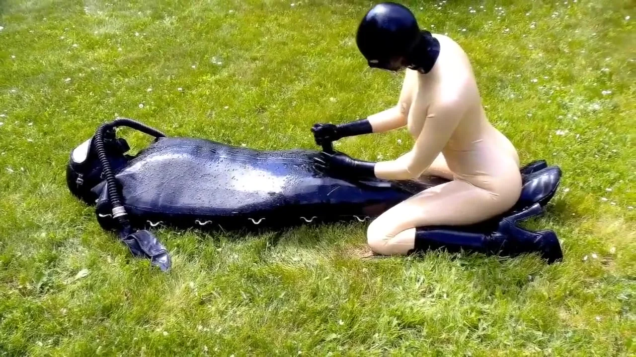 Latex Girl and her unexpected find