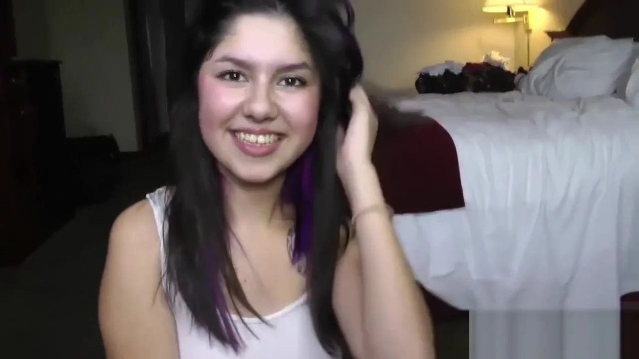 Lovely Latina Minx Delivers An Awesome Blowjob