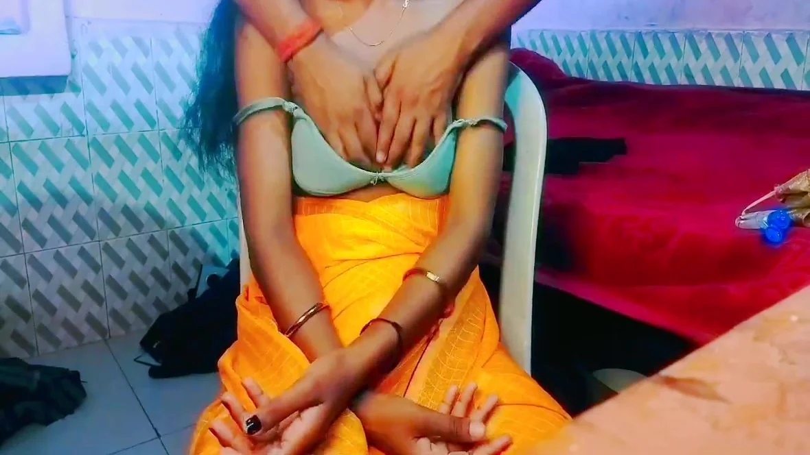 Deshi Bhabhi For Boobs Masage 2