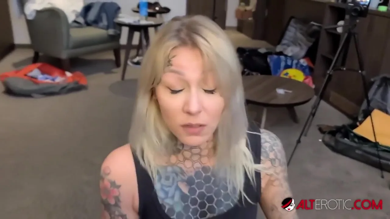 Inked Blonde Sucking And Deepthroating A Big Dick - Nayomi Sharp