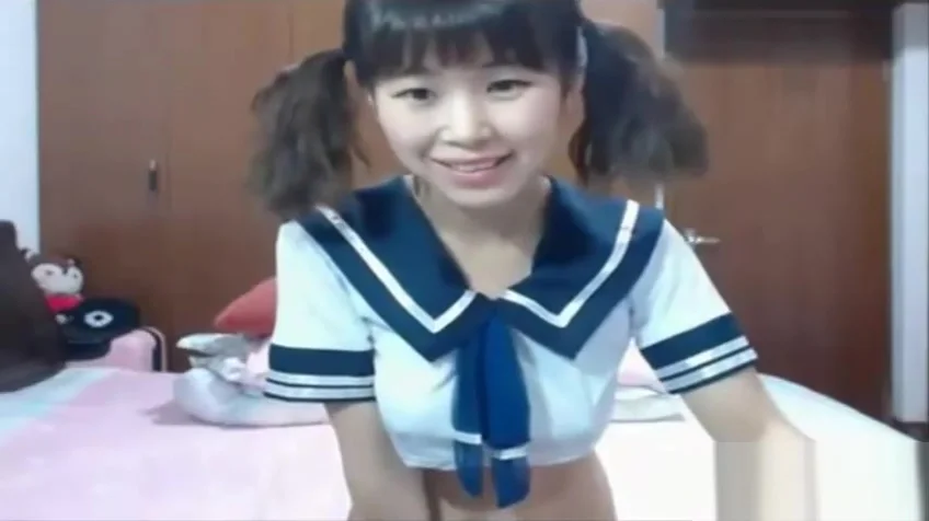 Sexy Chinese teen 18+ Playing With Pussy On Cam