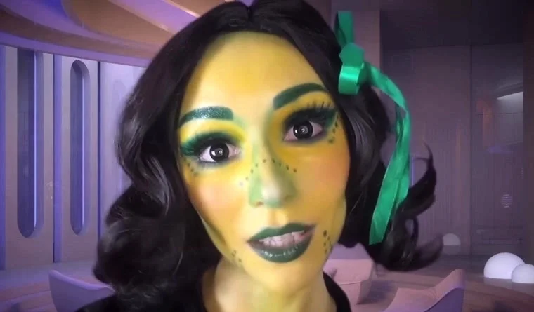 Egilea ASMR - Alien Waifu Kisses