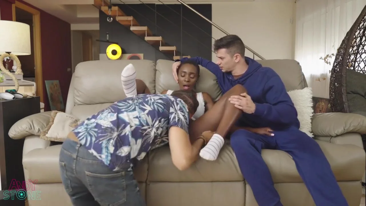 Cuckold Oral Sex For The African Hot Girlfriend Of My Spanish Friend While We Were Playing Games!!!