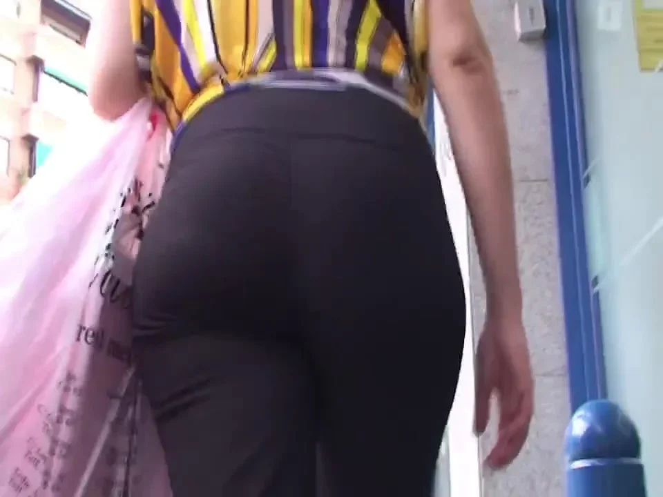 spanish candid booty milf