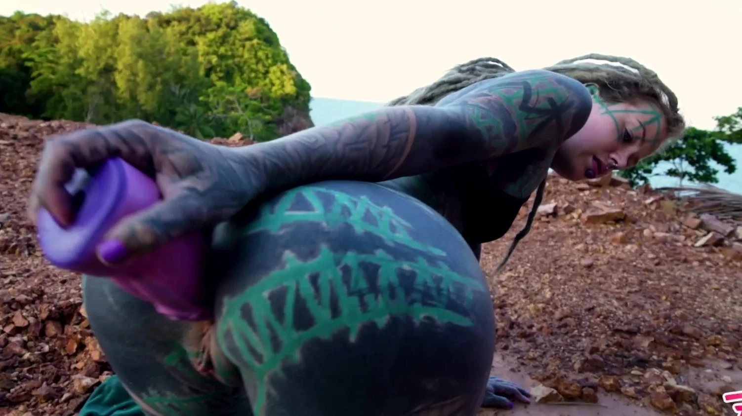 Anuskatzz fucks her ass in public with a big toy