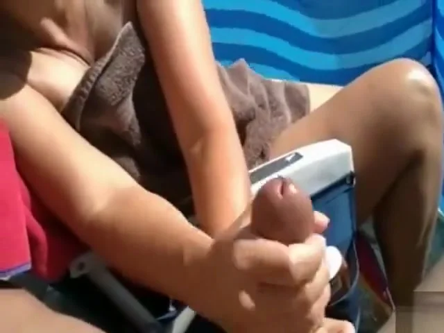 Quick handjob gives me an orgasm