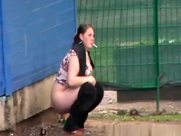 Pregnant Woman go to pee