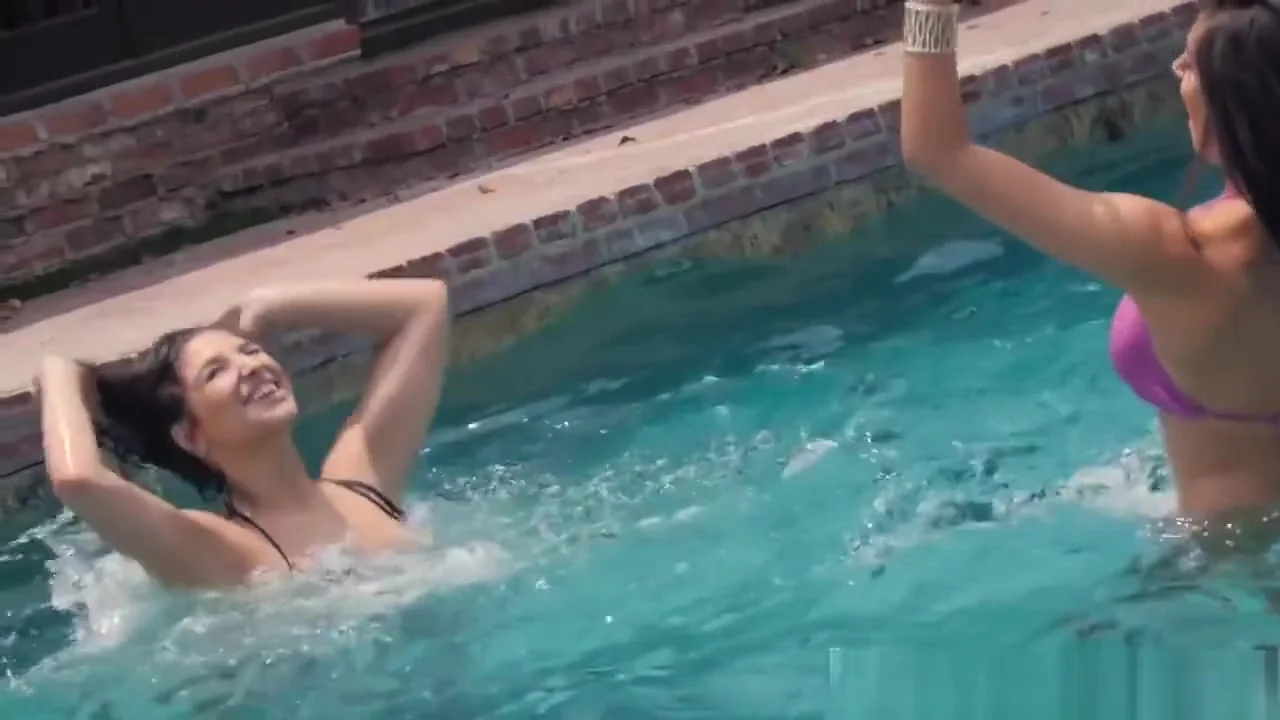 Busty Les Beauty Scissorfucked By Bff