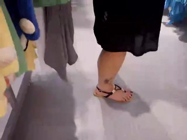 Public Feet 25
