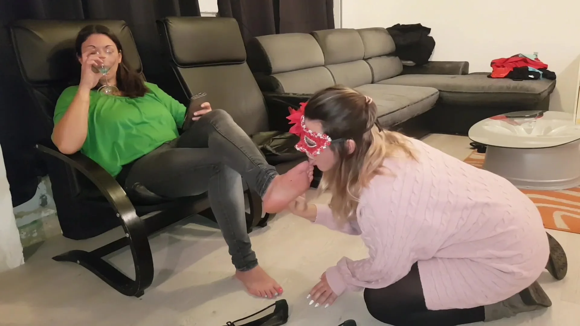 I Use My Stepsister As My Foot Slave - Latinafeet386