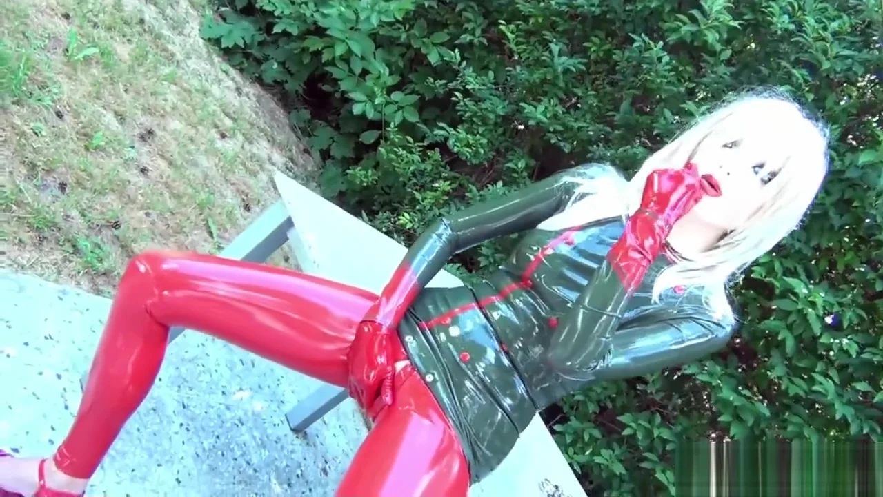 LATEX TS SLUT DGB SLUT