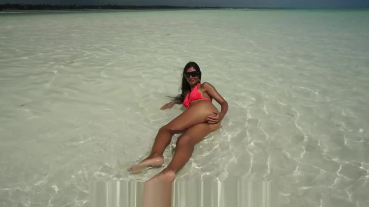 Sex on the beach in public!