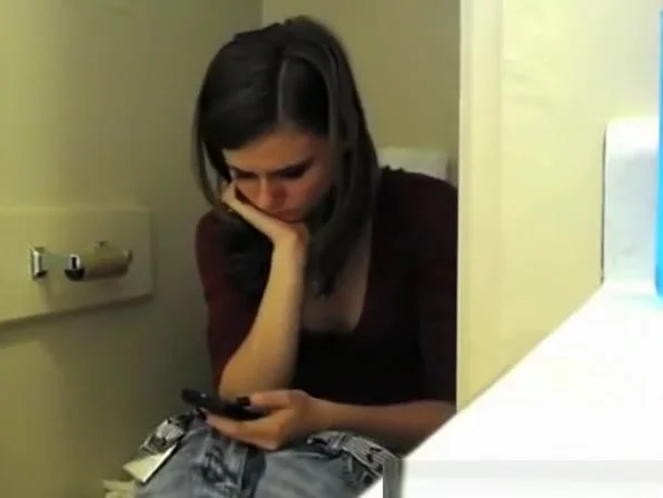 teen 18+ spied in toilet pissing