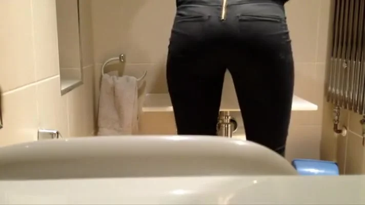 Step sister's best friend takes a piss