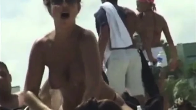 Voyeur - Florida. Spreading Lotion.