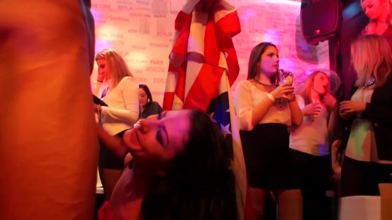 Euro amateurs dicksucking at a crazy party
