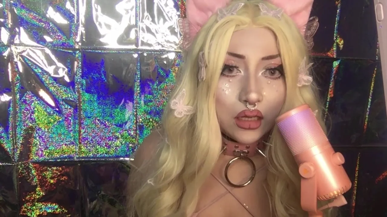 Asmr Bimbo Eating Freezedried Peachrings With Real Sexi Barbie