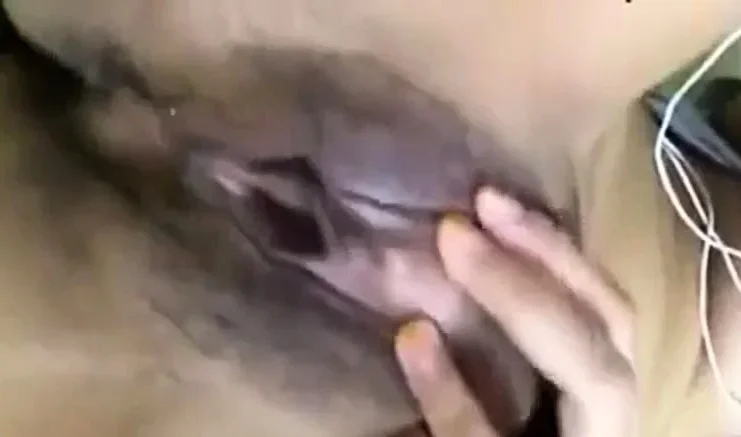 Malaysian Babe in Hijab Masturbates