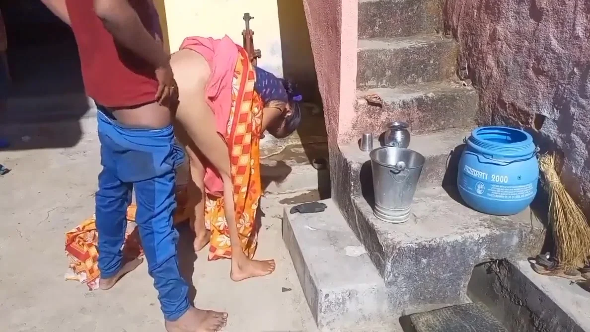 Deshi Village Bhabhi Outdoor Hindi Sex