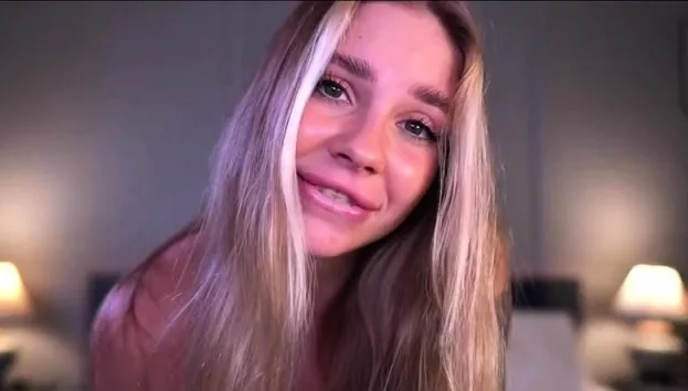 Cute Foxy Amazing Nude Dildo Show