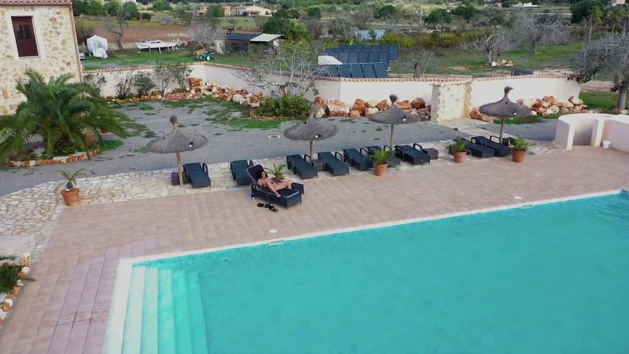 Hot Ilona Lies By The Pool And Rubs Her Pussy And Dildo With Oil - DeutscheOmas