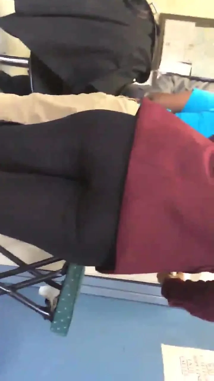 Candid teen 18+ booty in spandex.