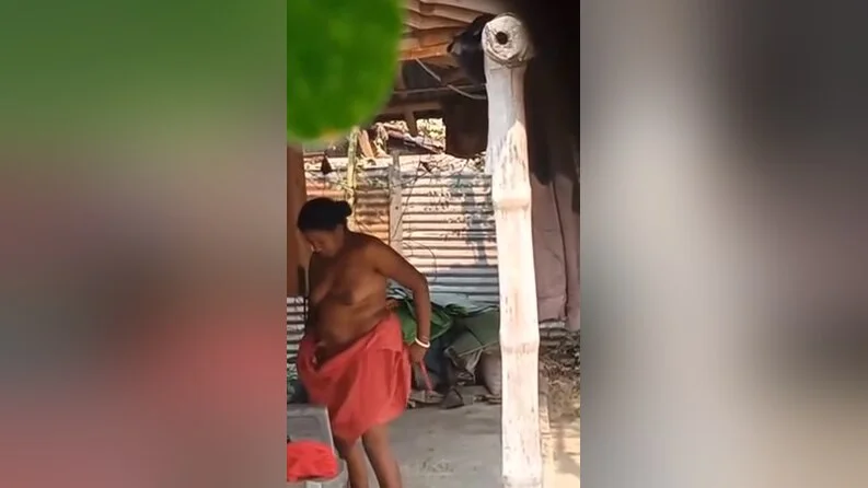 Mature Aunty Outdoor Dress Change