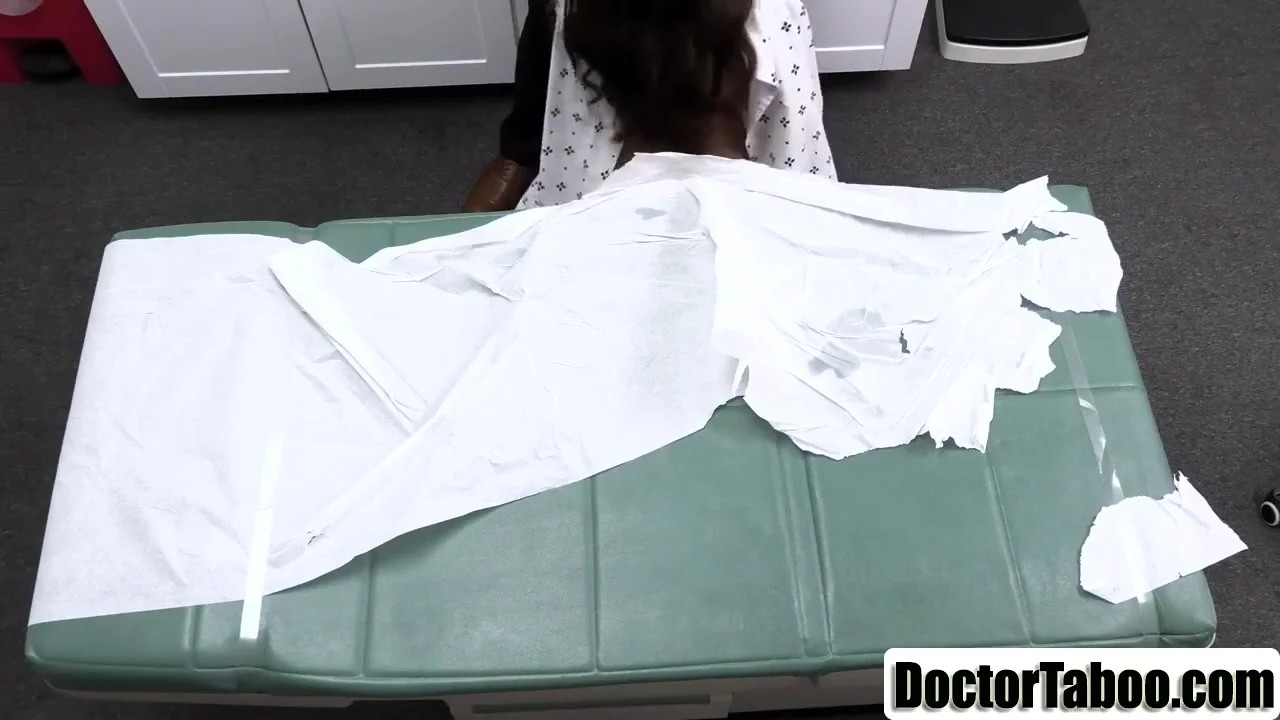 Tattooed teen 18+ - Lets Doctor Fuck Her Pussy