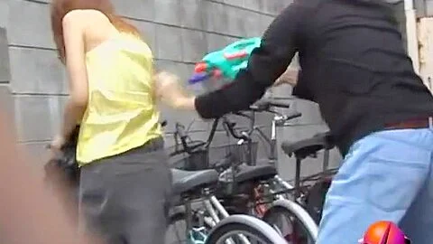Voyeur filmed how Japanese girl gets street sharked