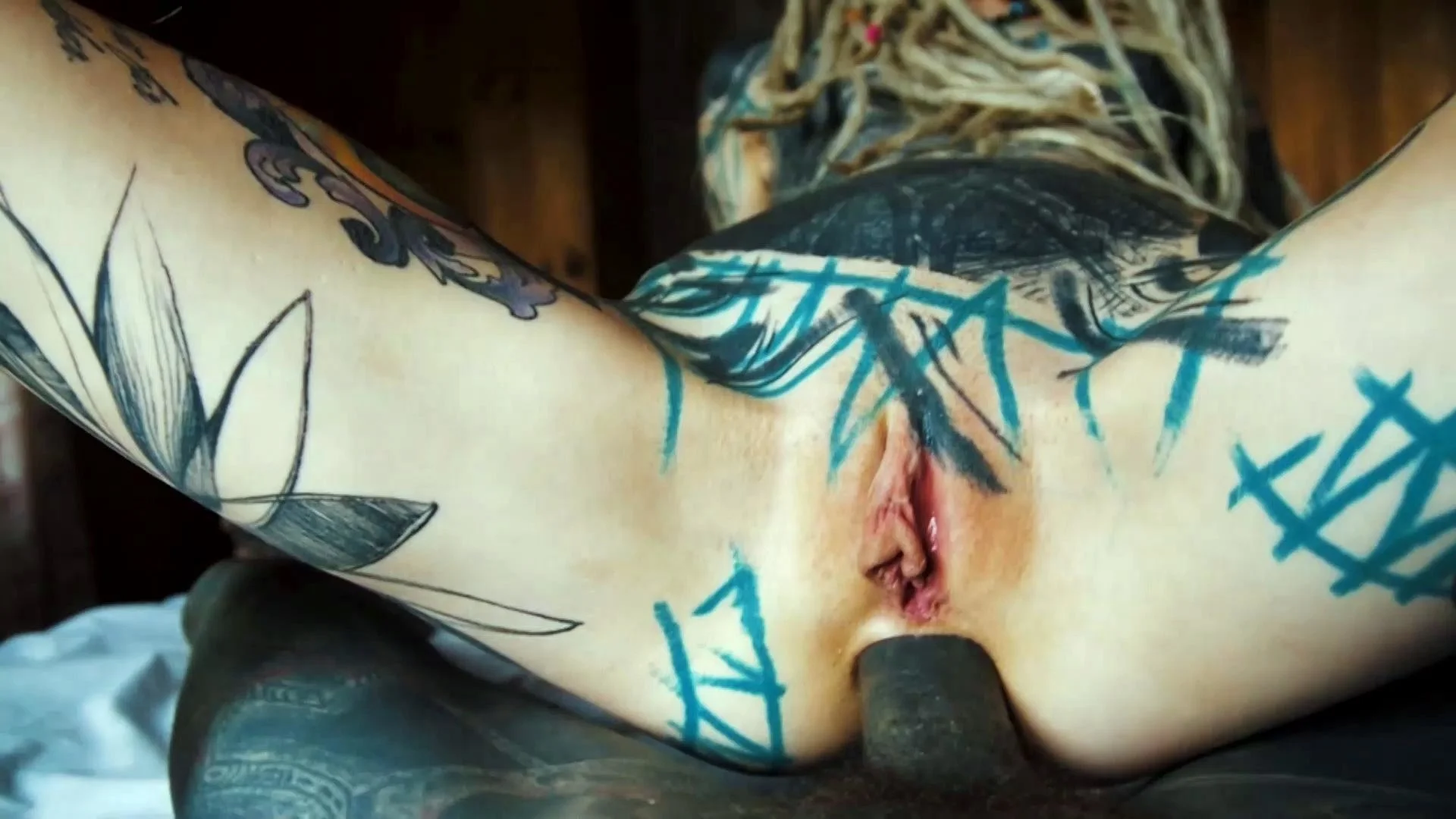 Tattooed Anuskatzz is a big anal sex fan
