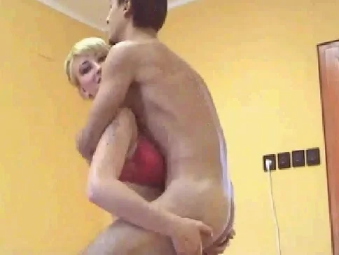 tall girl lift guy