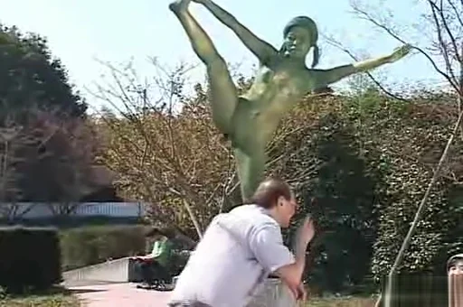 A living nude female Japanese garden statue