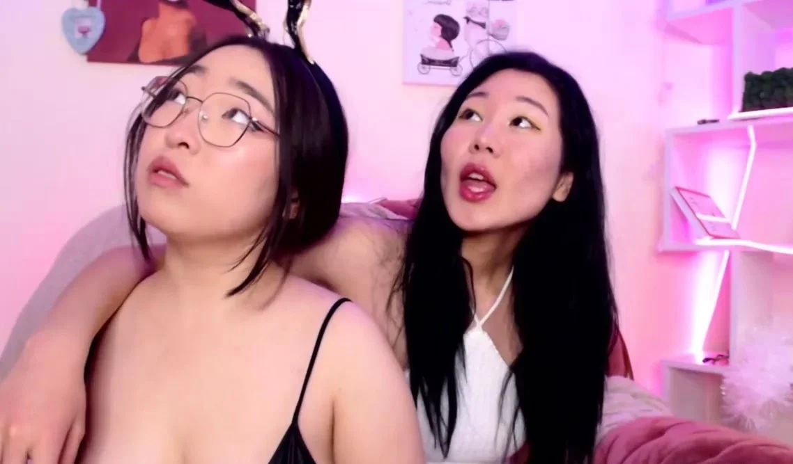 Best friend lesbians threesome