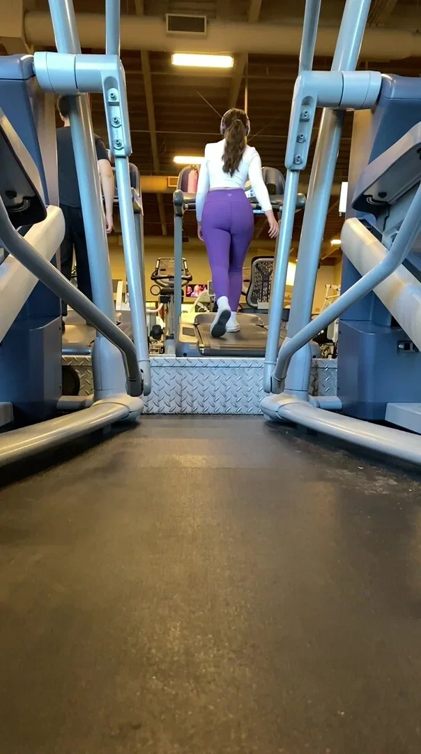 Big Booty Gym Babe Candin