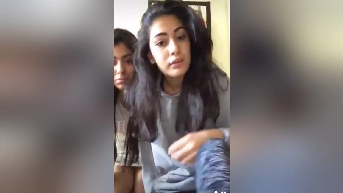 teen 18+ In Tight Leggings