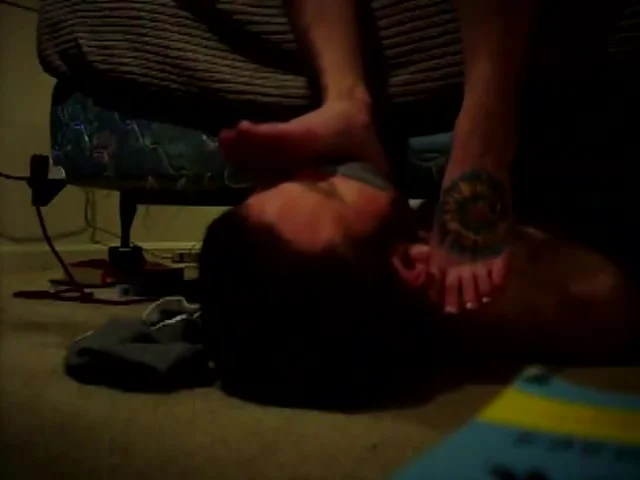 Real amateur foot smelling