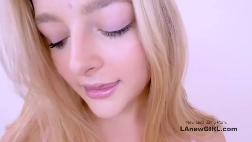 Lusty teen 18+ With Tight Pussy Gets Big Jet Of Cum