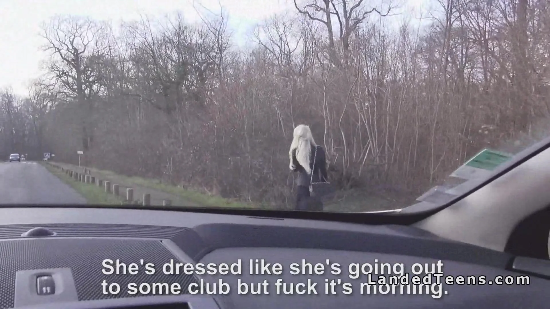 Blonde with red lips sucks cock in car
