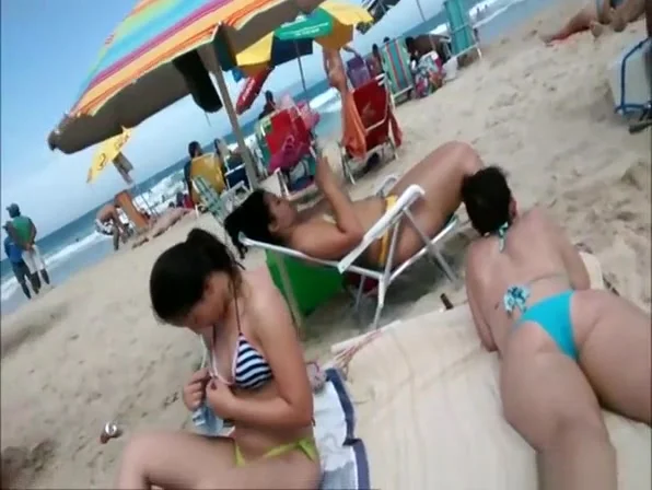 Beach films woman's asses in bikini