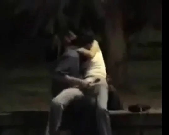 amateur finger his girl in park at night