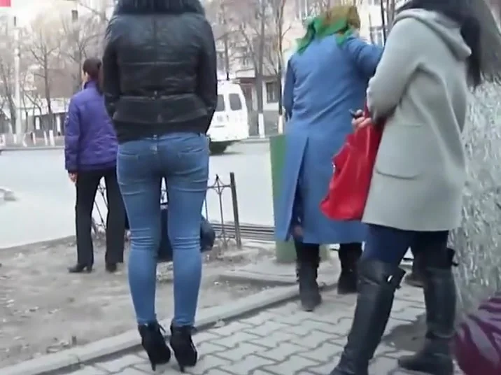 Stylish babe waiting for the bus